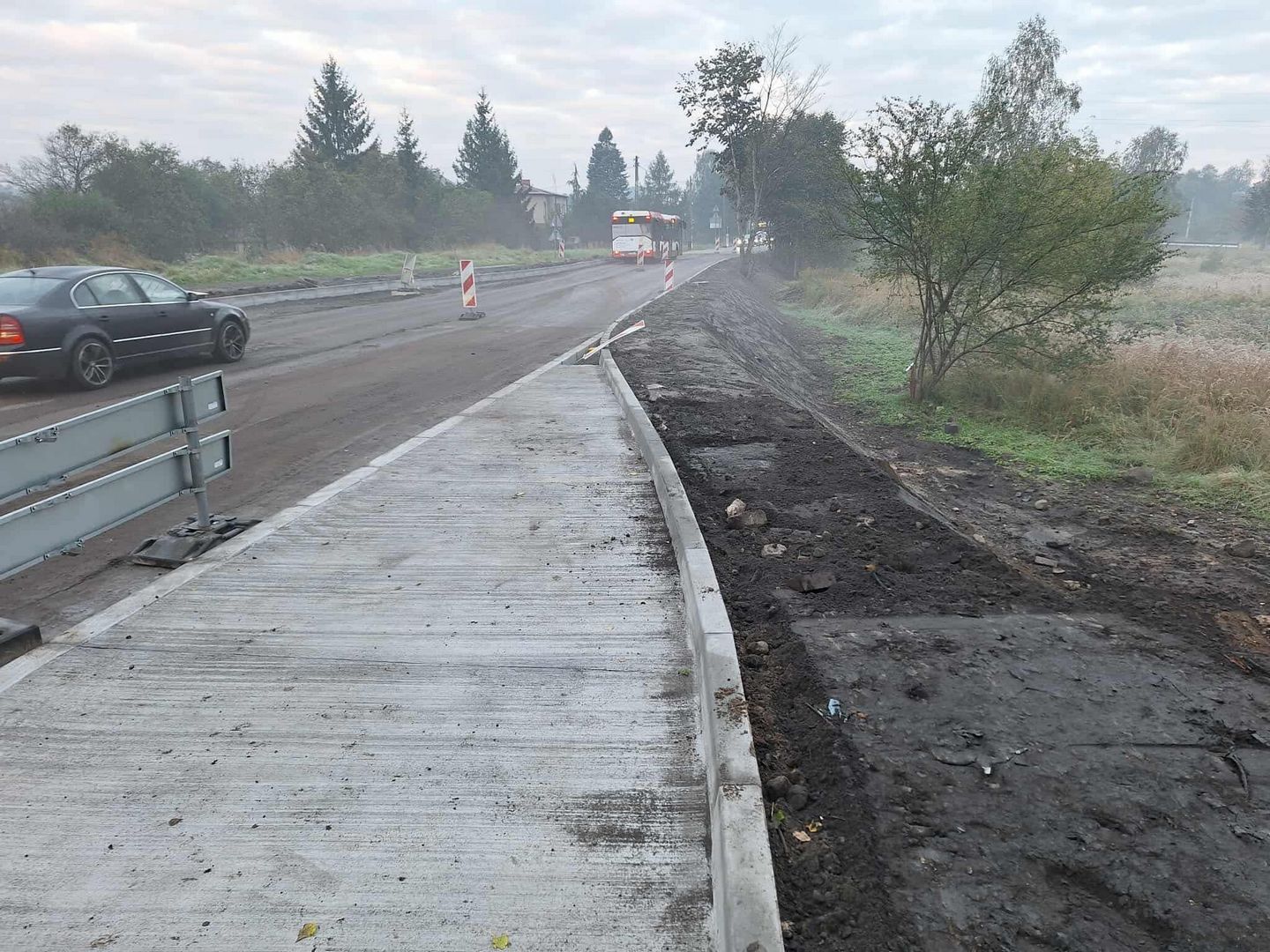 Sosnowiec-Porąbka. Budowa ronda u zbiegu ulic: Wileńskiej, Minerów i Ignacego Łukasiewicza. 2 października 2025.