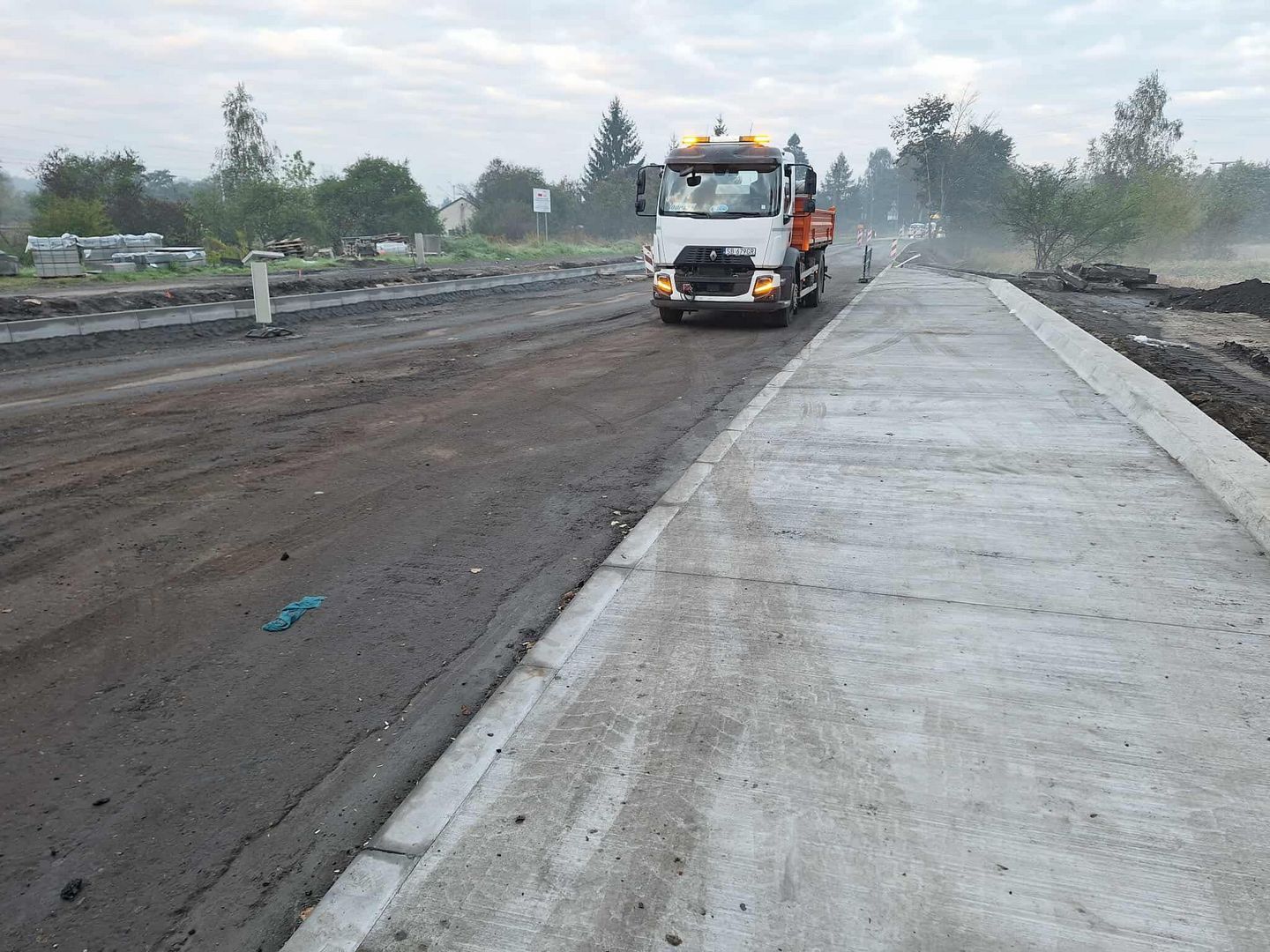 Sosnowiec-Porąbka. Budowa ronda u zbiegu ulic: Wileńskiej, Minerów i Ignacego Łukasiewicza. 2 października 2025.