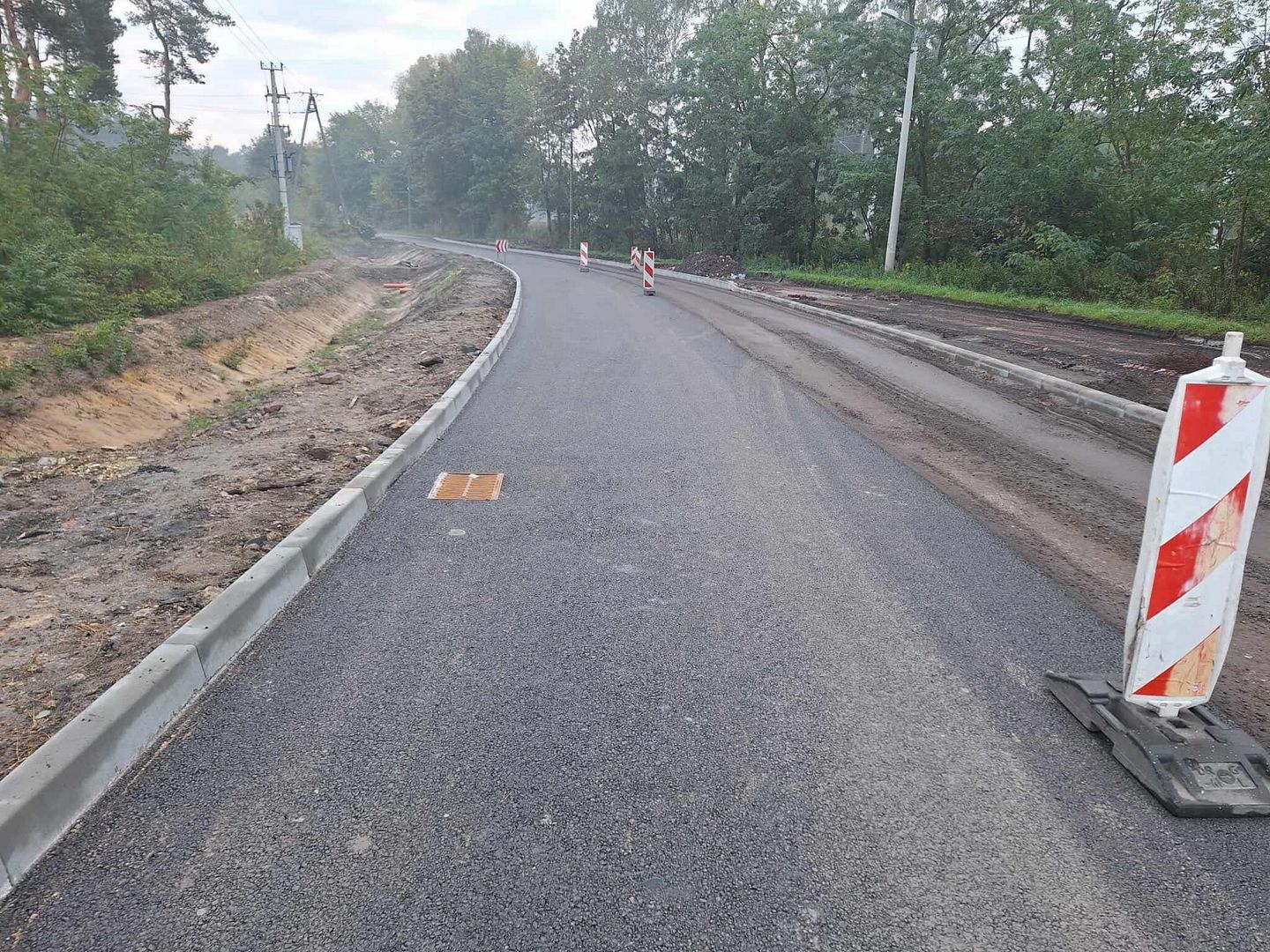 Sosnowiec-Porąbka. Budowa ronda u zbiegu ulic: Wileńskiej, Minerów i Ignacego Łukasiewicza. 2 października 2025.