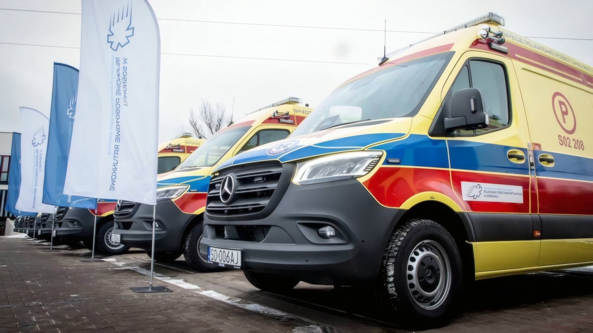 11 nowych karetek dla pogotowia ratunkowego. Trafią do Sosnowca, Dąbrowy Górniczej, Jaworzna, Zawiercia, Będzina, Siewierza, Mierzęcic i Kroczyc