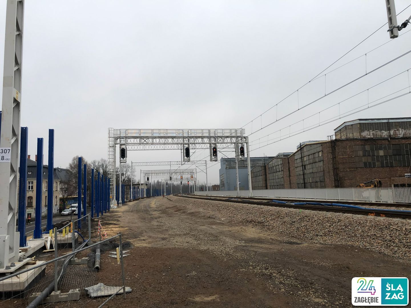 Sosnowiec. Przebudowa wiaduktu kolejowego i drogi między Sielcem a Pogonią (plac Tadeusza Kościuszki / ulica Nowopogońska). Tory. 22 grudnia 2025.