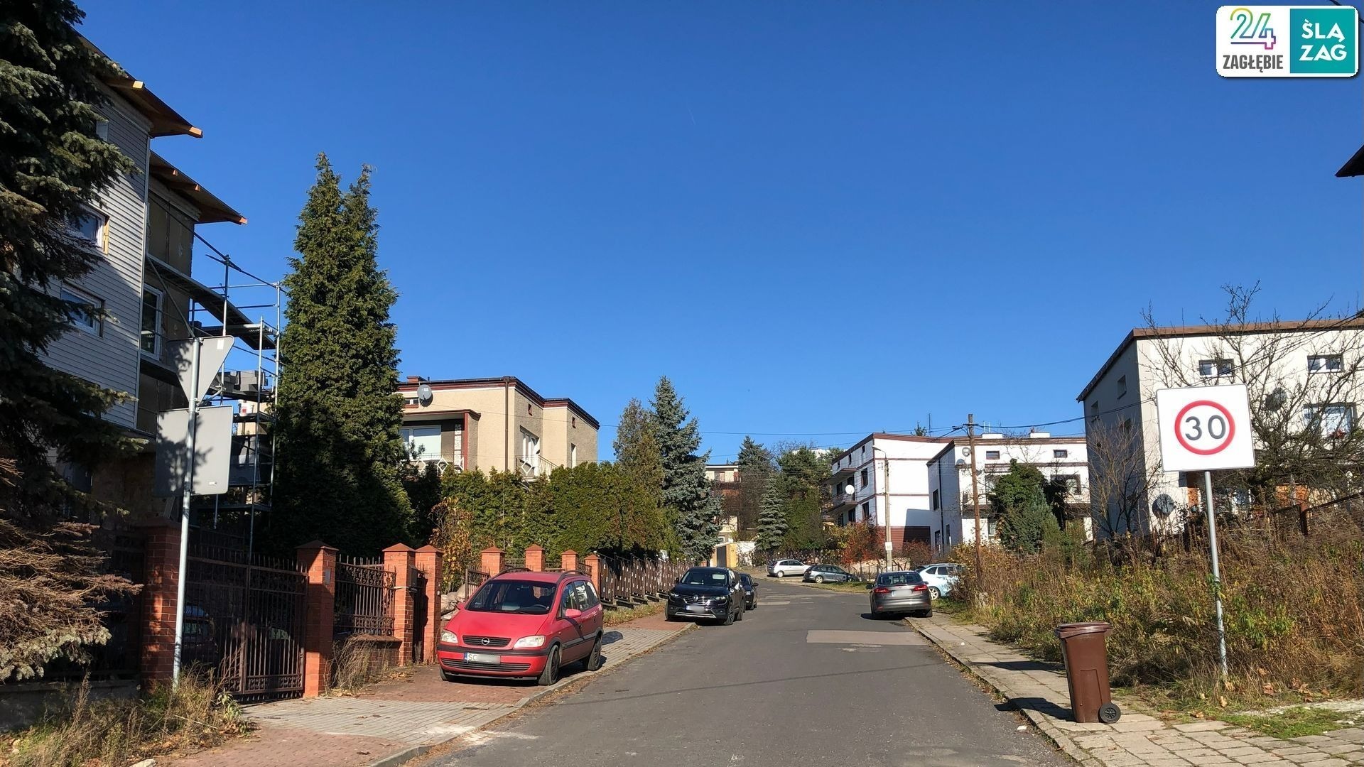 Sosnowiec-Sielec. Ulica Łukowa. Parkowanie na chodnikach. 7 listopada 2025.