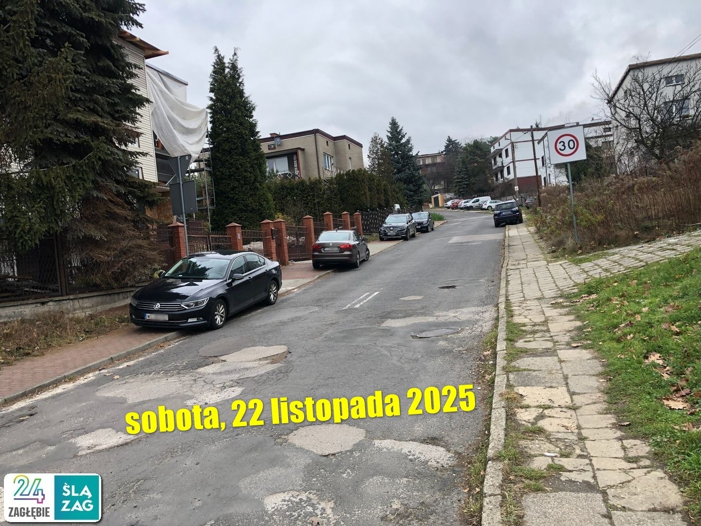 Sosnowiec-Sielec. Ulica Łukowa. Parkowanie na chodnikach. 22 listopada 2025.