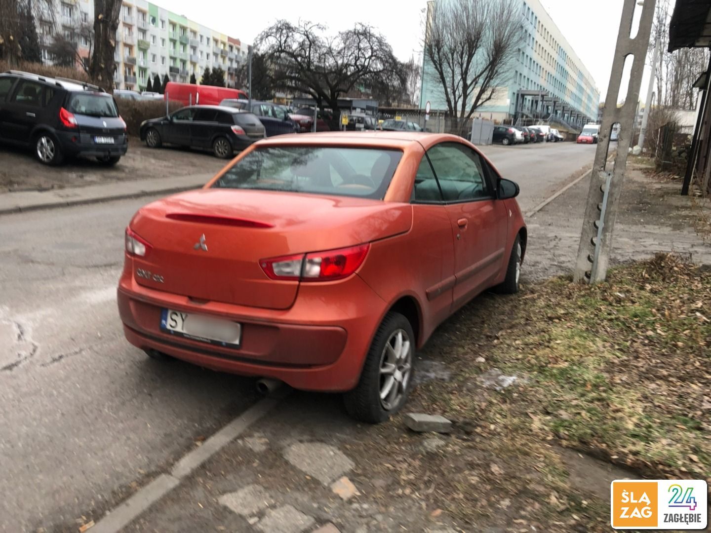 Sosnowiec-Sielec. Ulica Rzeźnicza. Zaparkował tam, gdzie sobie ktoś nie życzył? 3 gumy bez powietrza. 1 lutego 2026.