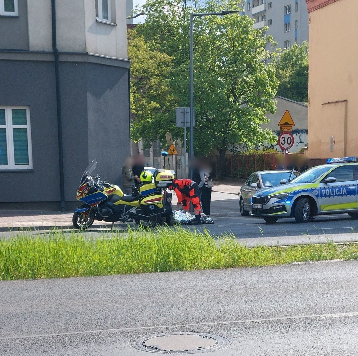 Sosnowiec-Sielec. Skrzyżowanie ulic: Legionów i Wawel. Potrącenie rowerzysty. 11 maja 2025.