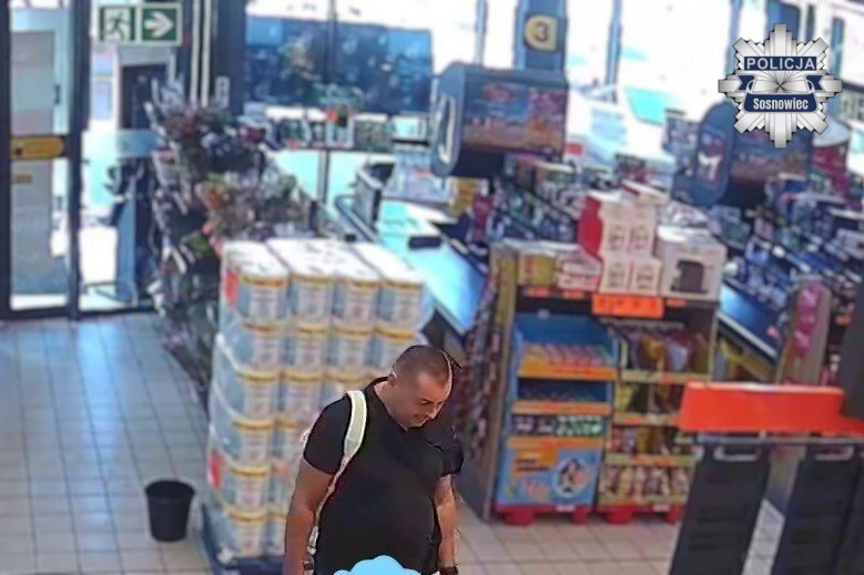 Stary Sosnowiec. Ulica Jana III Sobieskiego 64. Kradzież portfela na parkingu przy sklepie sieci «Biedronka». 30 lipca 2025.