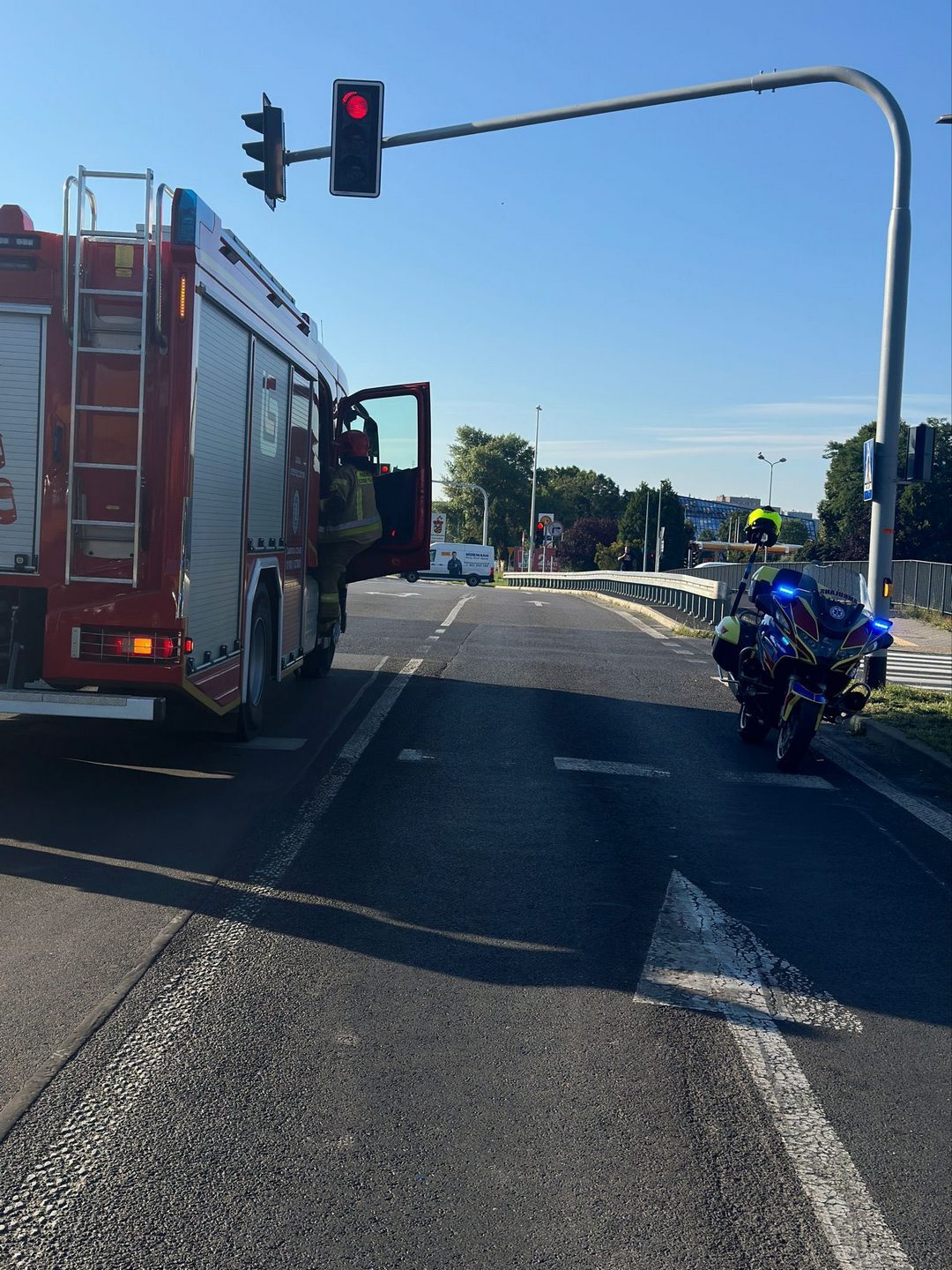 Stary Sosnowiec. Węzeł S86 i ulic Józefa Piłsudskiego i Krzysztofa Baczyńskiego. Wypadek motocyklisty i samochodu. 1 sierpnia 2025.