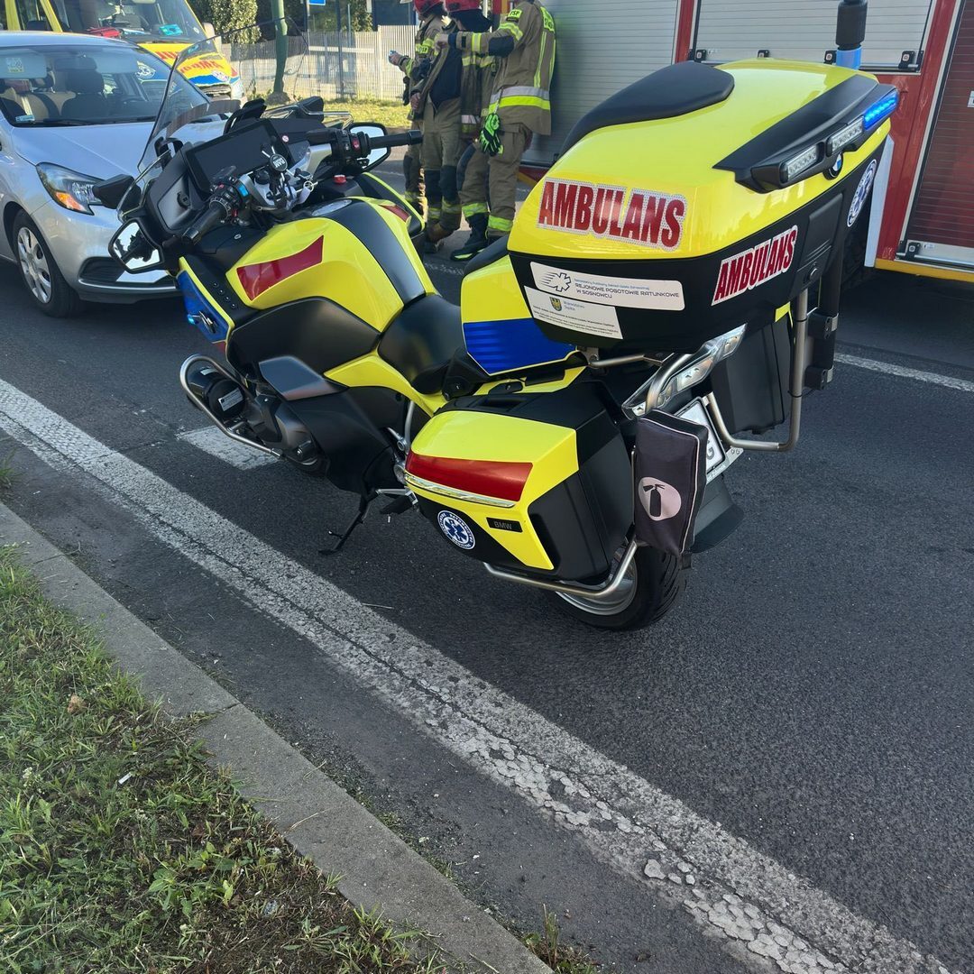Stary Sosnowiec. Węzeł S86 i ulic Józefa Piłsudskiego i Krzysztofa Baczyńskiego. Wypadek motocyklisty i samochodu. 1 sierpnia 2025.