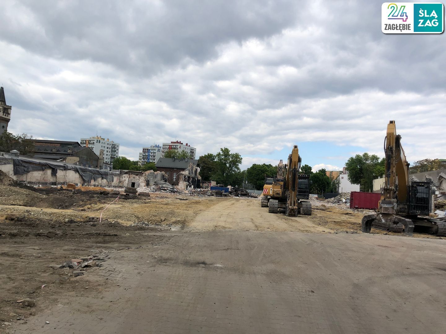 Sosnowiec. Ulice 1 Maja i Partyzantów. Dawne: przędzalnia Schoenow oraz huta szkła. Burzenie. 9 maja 2025.