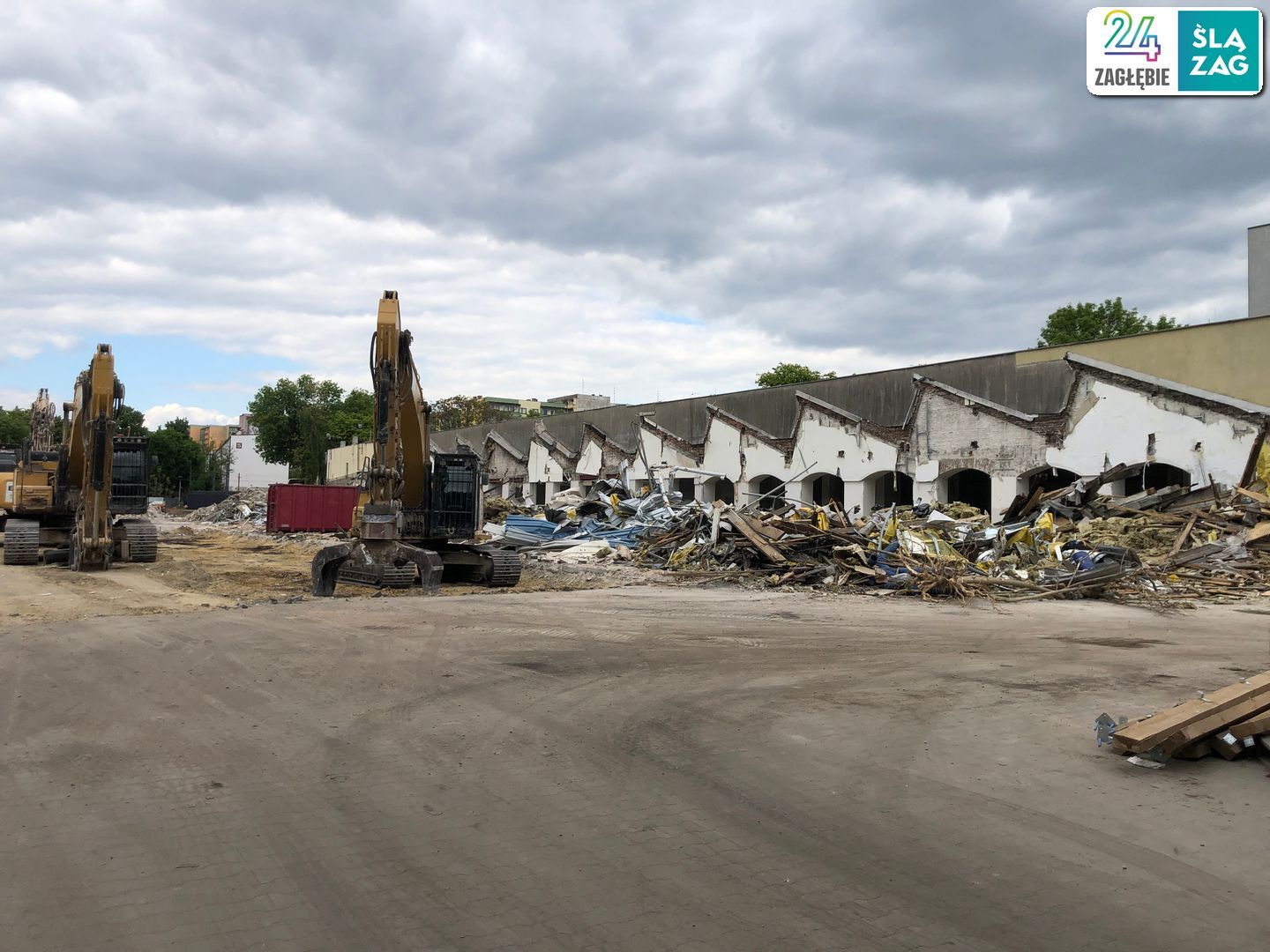 Sosnowiec. Ulice 1 Maja i Partyzantów. Dawne: przędzalnia Schoenow oraz huta szkła. Burzenie. 9 maja 2025.