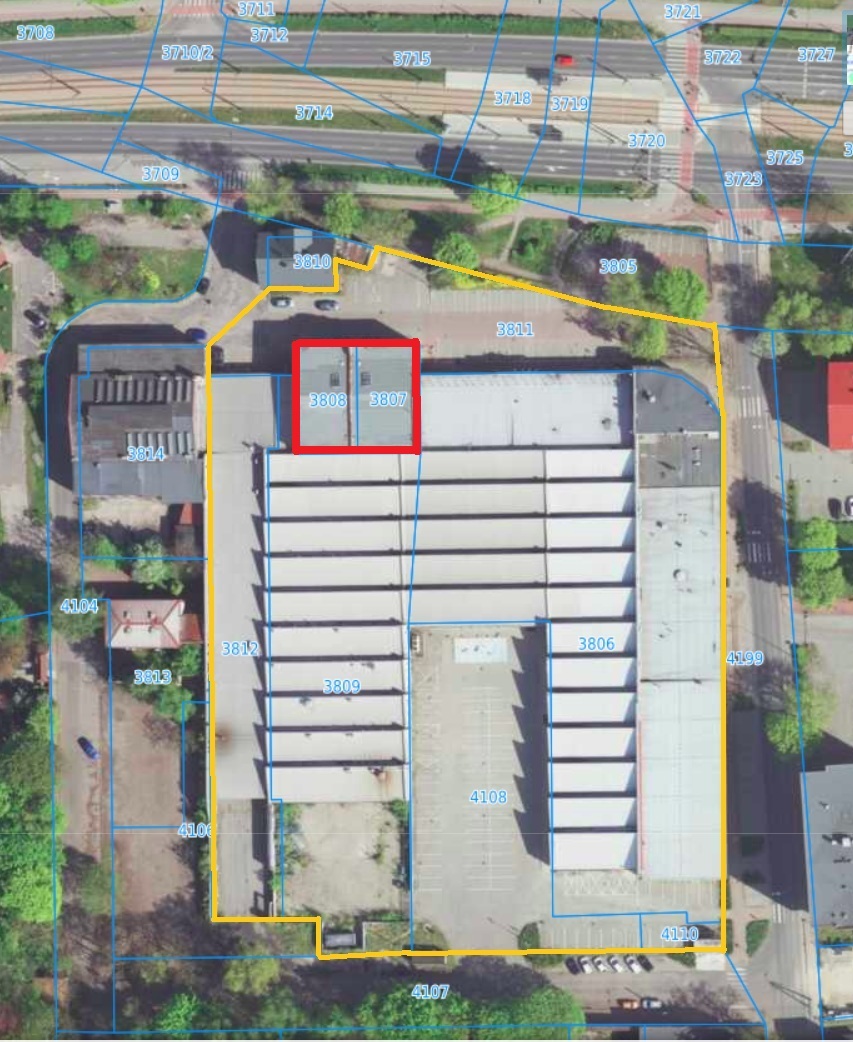Sosnowiec. Ulice 1 Maja i Partyzantów. Dawne: przędzalnia Schoenow oraz huta szkła do rozbiórki. Widok z góry z zaznaczonymi nieruchomościami. 25 lutego 2025.
