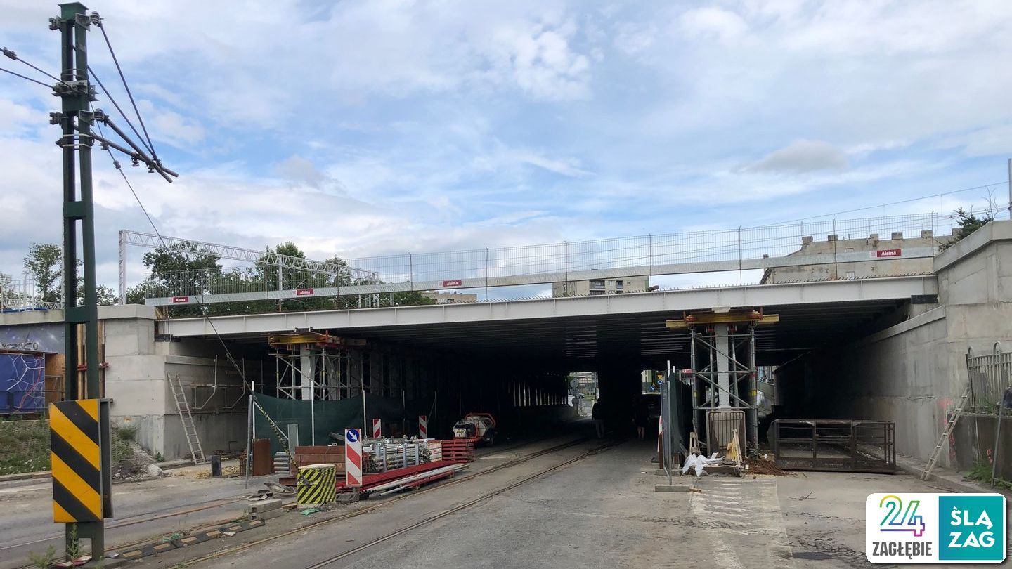 Sosnowiec. Wiadukt nad ulicą Józefa Piłsudskiego po odbudowie połowy obiektu. 11 lipca 2025.