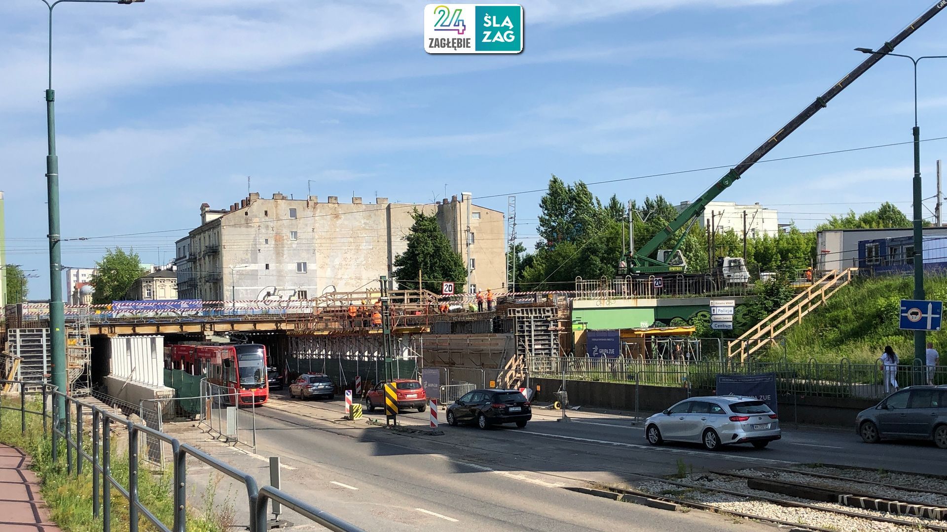 Sosnowiec. Wiadukt nad ulicą Józefa Piłsudskiego po rozbiórce połowy obiektu. 4 czerwca 2025.
