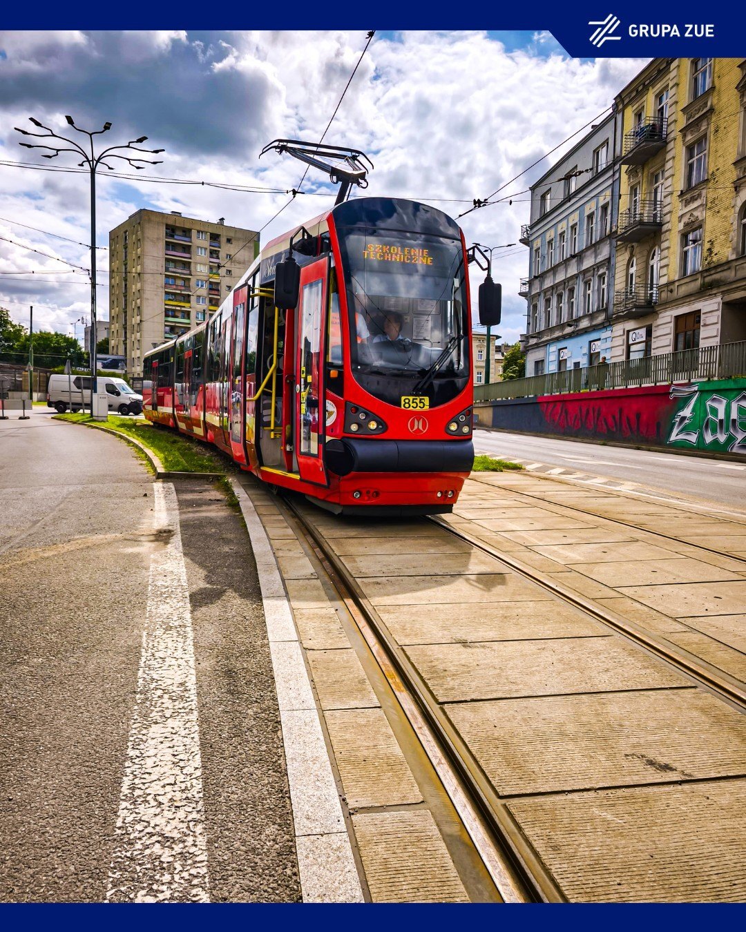 Sosnowiec. Wiadukt nad ulicą Józefa Piłsudskiego. Przejazd próbny tramwaju przed czasowym otwarciem przejazdu. 31 lipca 2025.
