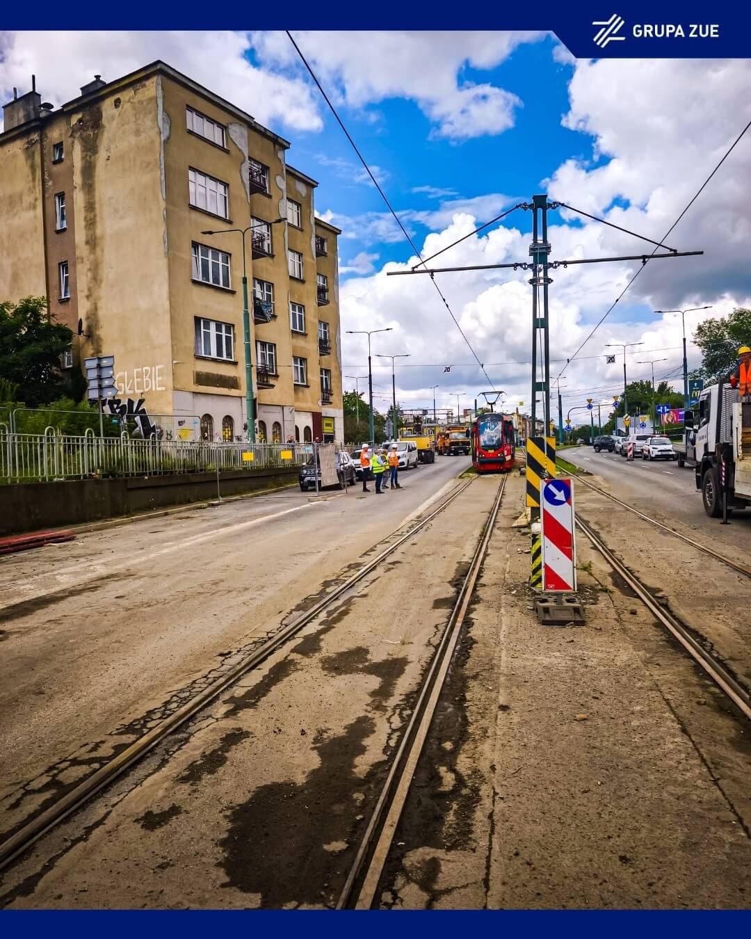 Sosnowiec. Wiadukt nad ulicą Józefa Piłsudskiego. Przejazd próbny tramwaju przed czasowym otwarciem przejazdu. 31 lipca 2025.