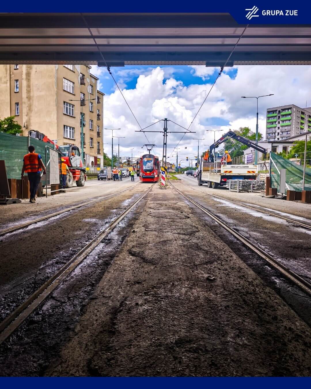 Sosnowiec. Wiadukt nad ulicą Józefa Piłsudskiego. Przejazd próbny tramwaju przed czasowym otwarciem przejazdu. 31 lipca 2025.