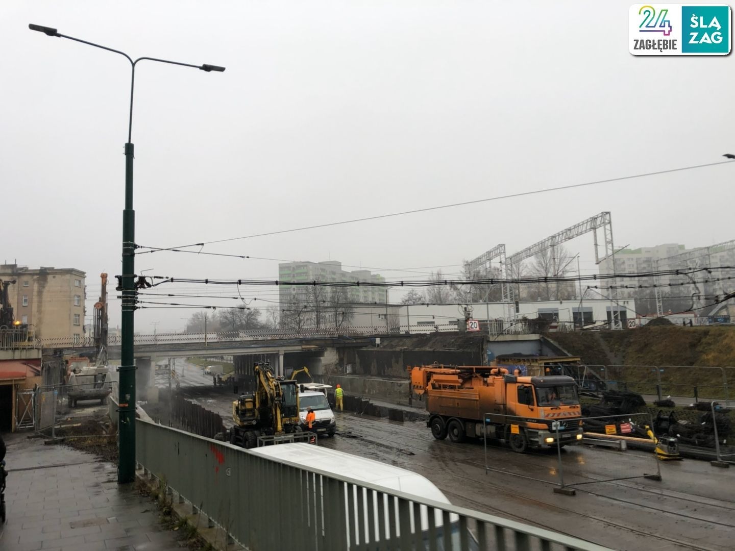 Sosnowiec. Ulica Józefa Piłsudskiego. Wiadukt kolejowy na dwa dni przed przywróceniem ruchu. 11 grudnia 2025.