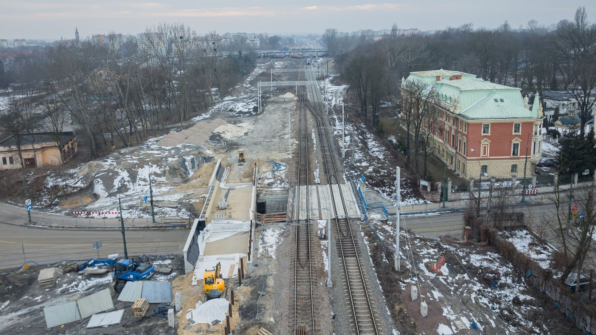 Postępy prac na linii kolejowej Będzin-Sosnowiec-Katowice. Żeby tylko plusy nie przesłoniły nam minusów. GALERIA