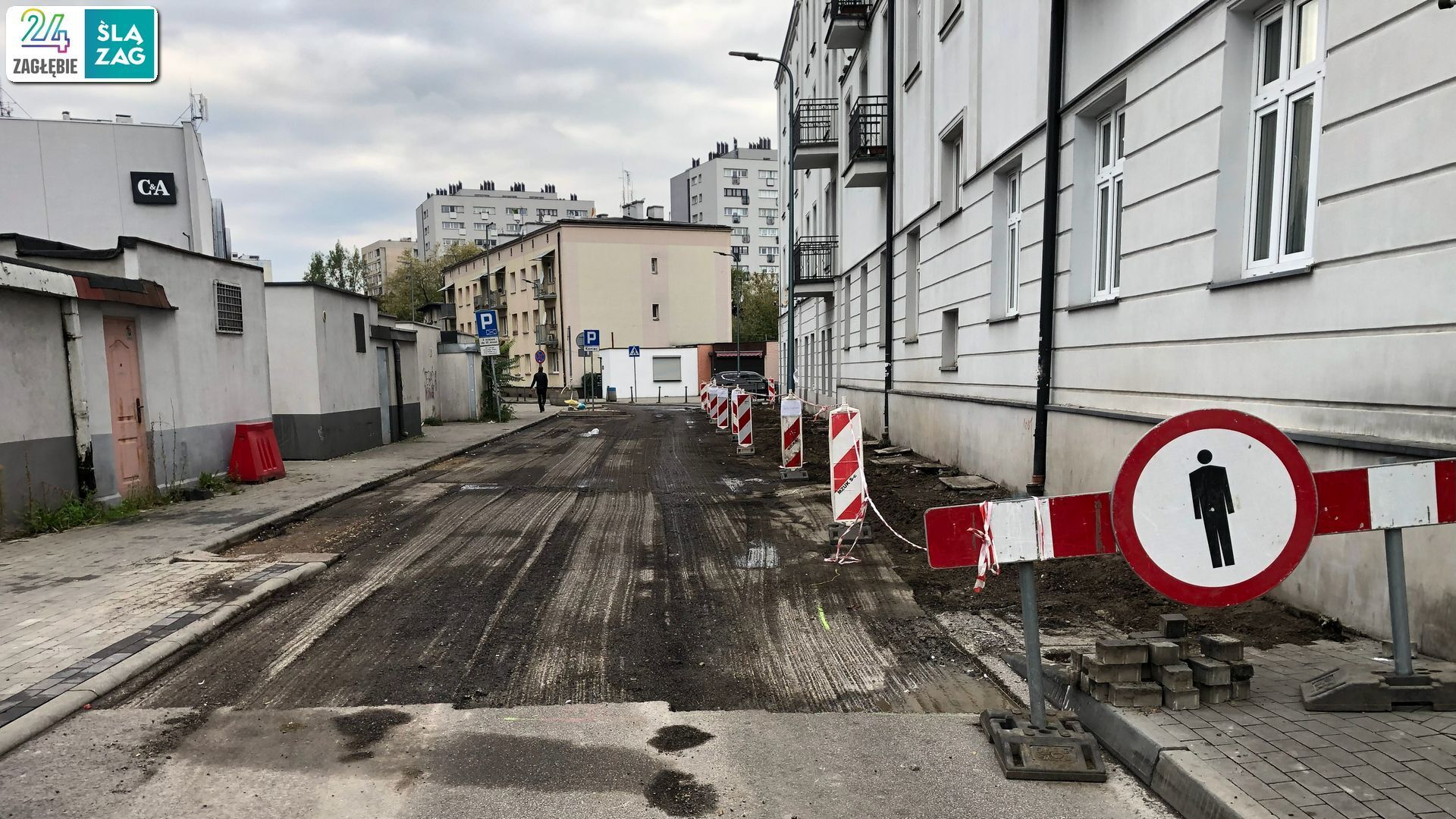 Sosnowiec. Zaskakujący remont ulicy Szklarnianej. Utrudniony przejazd przy targowisku i Centrum Handlowym «Plaza»