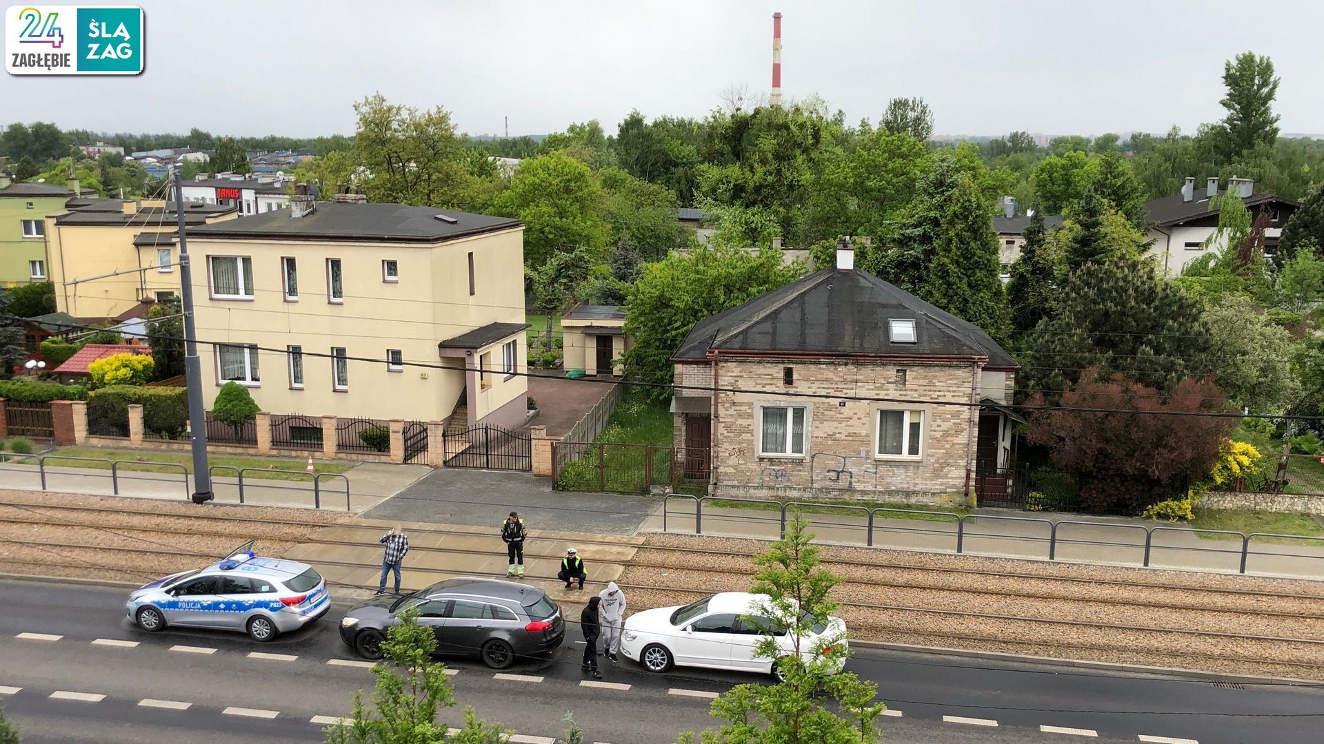 Sosnowiec, ul. gen. Władysława Andersa. Kolizja trzech pojazdów, w tym radiowozu Policji. 10 maja 2025.