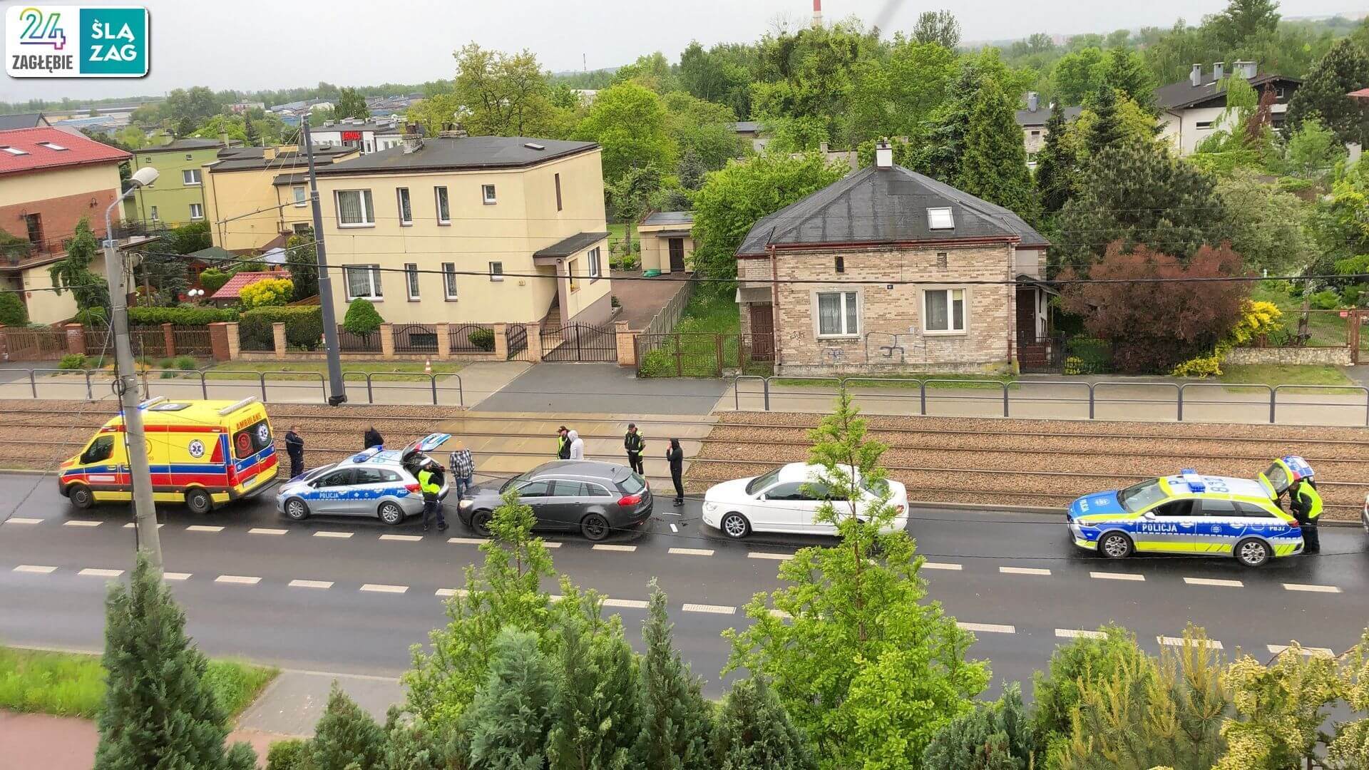Sosnowiec, ul. gen. Władysława Andersa. Kolizja trzech pojazdów, w tym radiowozu Policji. 10 maja 2025.