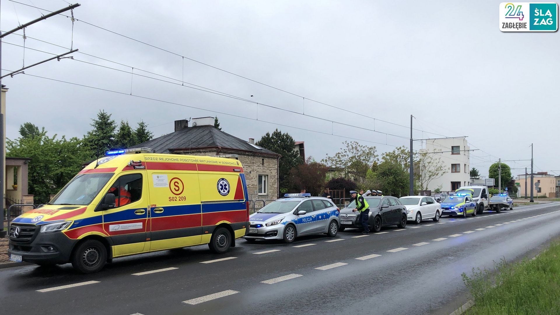 Sosnowiec, ul. gen. Władysława Andersa. Kolizja trzech pojazdów, w tym radiowozu Policji. 10 maja 2025.