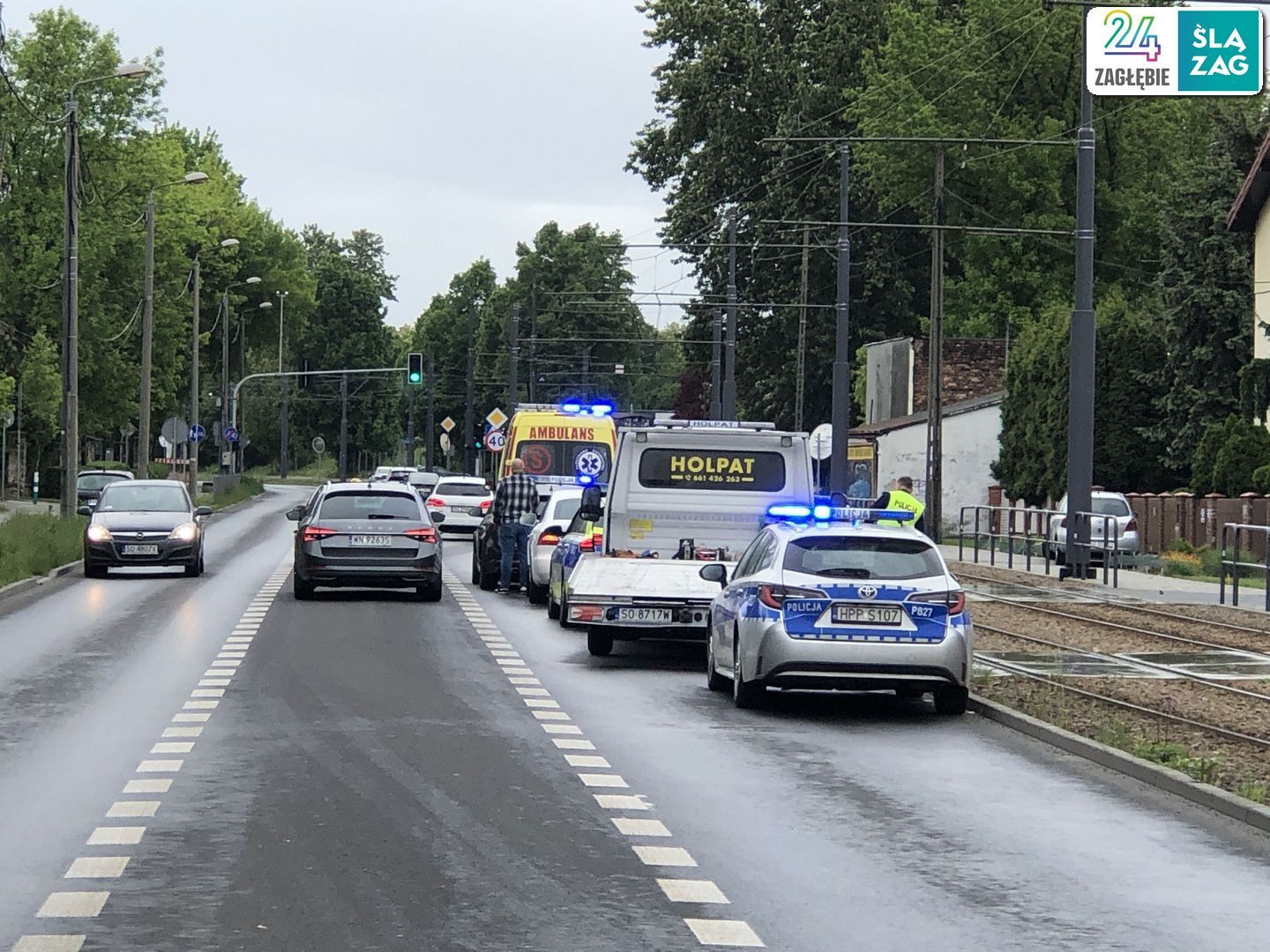 Sosnowiec, ul. gen. Władysława Andersa. Kolizja trzech pojazdów, w tym radiowozu Policji. 10 maja 2025.