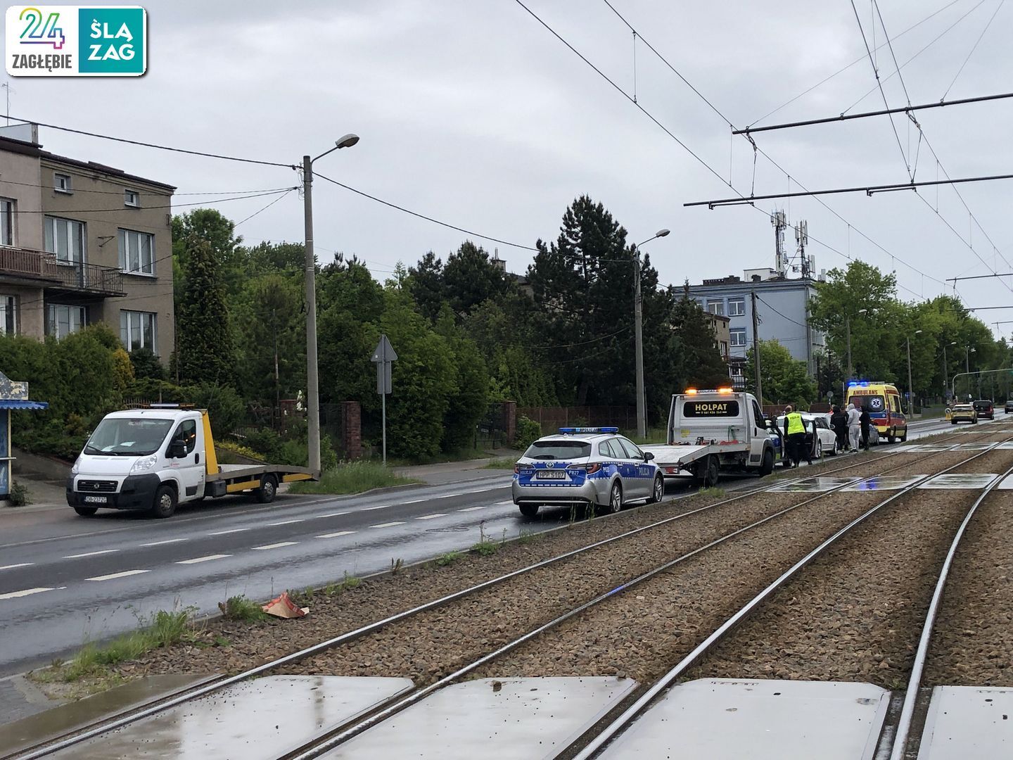 Sosnowiec, ul. gen. Władysława Andersa. Kolizja trzech pojazdów, w tym radiowozu Policji. 10 maja 2025.