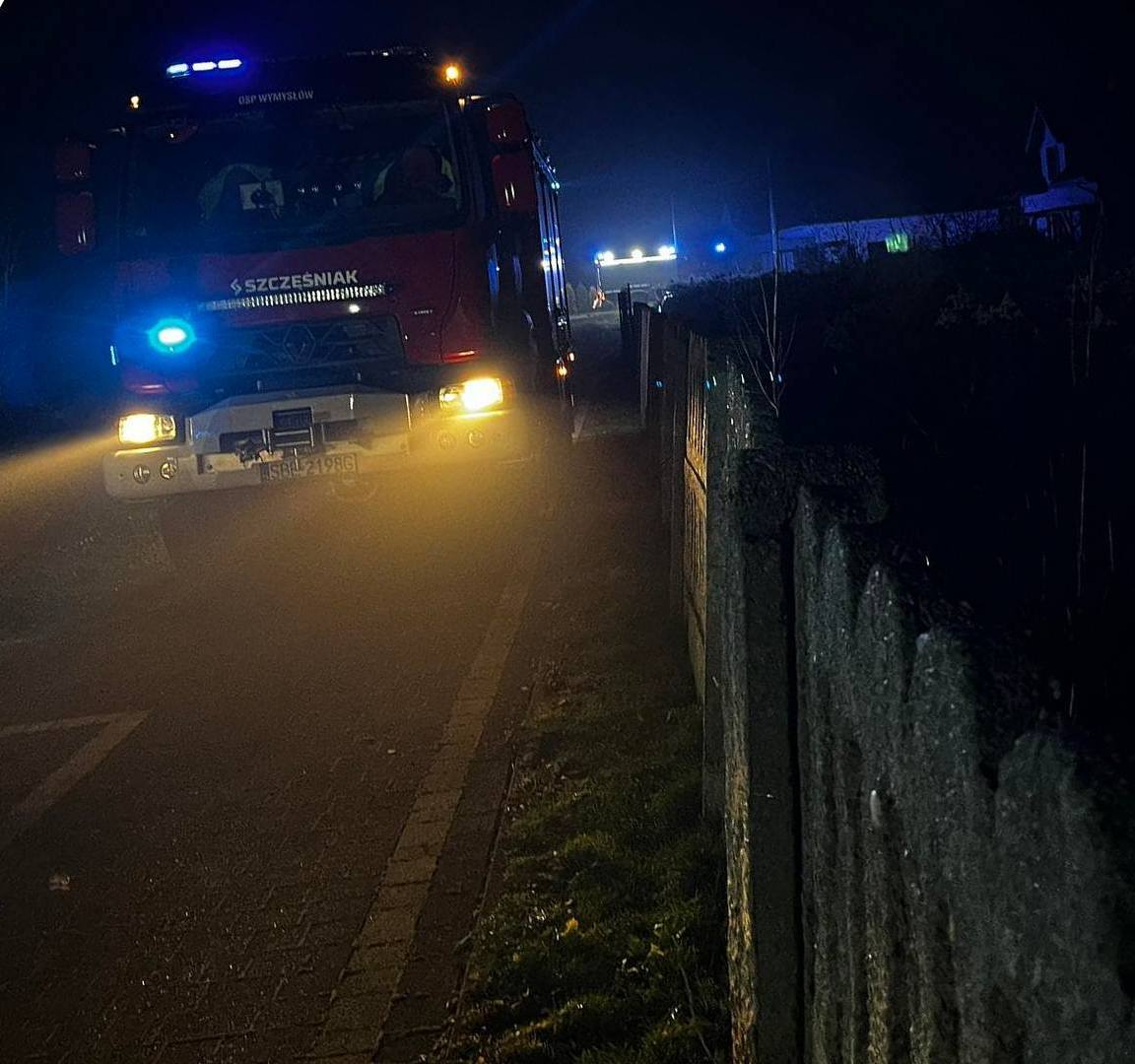 Wymysłów. Podpalenie samochodów przy ulicy Ogrodowej. Podejrzany mieszkaniec Piekar Śląskich. 9 listopada 2025.