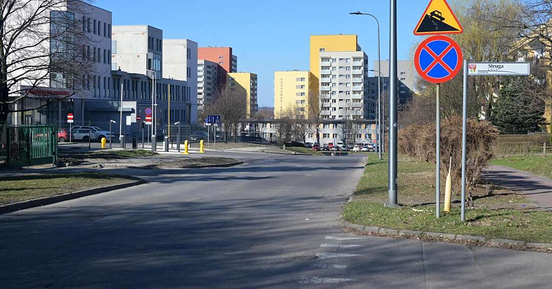 Dąbrowa Górnicza. Ulica Andrzeja Struga wreszcie doczeka się remontu. Asfalt ma tam więcej łat niż turecki serial odcinków