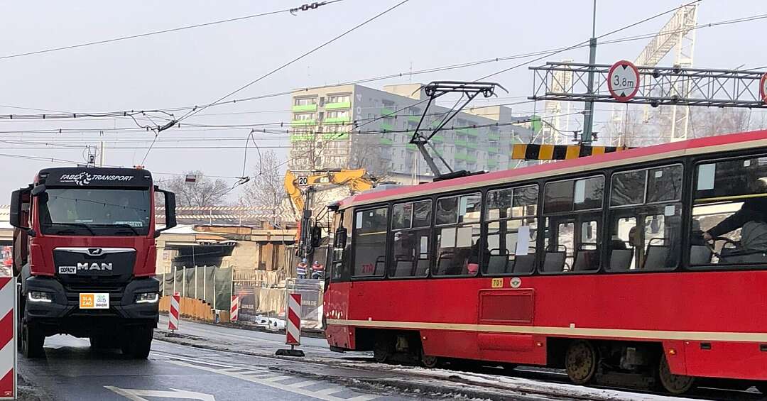 Zmiany tras i rozkładów tramwajów oraz autobusów aż na półtora tygodnia, Powodem przebudowa wiaduktu w Sosnowcu od od 8 kwietnia 2026 roku