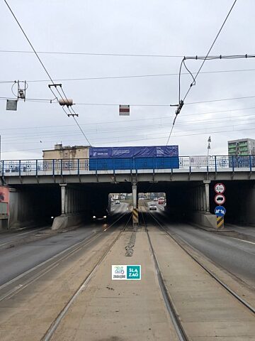 Sosnowiec. Wiadukt kolejowy nad ulicą marszałka Józefa Piłsudskiego. 28 stycznia 2025. Sosnowiec. Wiadukt kolejowy nad ulicą marszałka Józefa Piłsudskiego. 28 stycznia 2025.