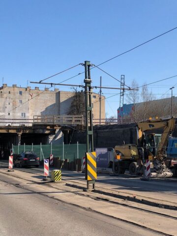 Sosnowiec. Ulica Józefa Piłsudskiego. Drugi dzień od przywrócenia ruchu po wyburzeniu połowy zabytkowego wiaduktu. 16 marca 2025. Sosnowiec. Ulica Józefa Piłsudskiego. Drugi dzień od przywrócenia ruchu po wyburzeniu połowy zabytkowego wiaduktu. 16 marca 2025.
