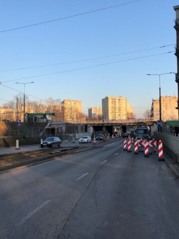Sosnowiec. Ulica Józefa Piłsudskiego. Drugi dzień od przywrócenia ruchu po wyburzeniu połowy zabytkowego wiaduktu. 16 marca 2025. Sosnowiec. Ulica Józefa Piłsudskiego. Drugi dzień od przywrócenia ruchu po wyburzeniu połowy zabytkowego wiaduktu. 16 marca 2025.