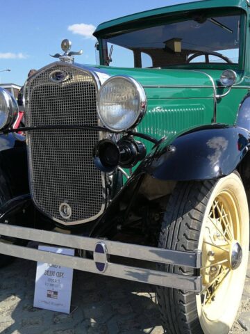 «Klasyczna Niedziela» czyli zlot pojazdów starych lub ciekawych na targu w Będzinie. «Klasyczna Niedziela» czyli zlot pojazdów starych lub ciekawych na targu w Będzinie.