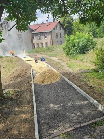 Czeladź-Piaski. Betony – chodnik pomiędzy ulicami Betonową a Nowopogońską w trakcie budowy. Sierpień 2025. Czeladź-Piaski. Betony – chodnik pomiędzy ulicami Betonową a Nowopogońską w trakcie budowy. Sierpień 2025.