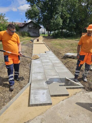 Czeladź-Piaski. Betony – chodnik pomiędzy ulicami Betonową a Nowopogońską w trakcie budowy. Sierpień 2025. Czeladź-Piaski. Betony – chodnik pomiędzy ulicami Betonową a Nowopogońską w trakcie budowy. Sierpień 2025.