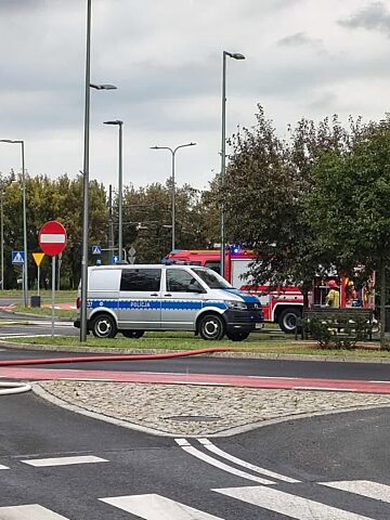 Dąbrowa Górnicza-Reden. Pożar autobusu miejskiego przy wlocie alei Włodzimierza Majakowskiego do alei Józefa Piłsudskiego. 13 września 2025. Dąbrowa Górnicza-Reden. Pożar autobusu miejskiego przy wlocie alei Włodzimierza Majakowskiego do alei Józefa Piłsudskiego. 13 września 2025.