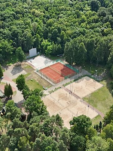 Dąbrowa Górnicza. Korty tenisowe w parku Zielona. Lipiec 2025. Dąbrowa Górnicza. Korty tenisowe w parku Zielona. Lipiec 2025.