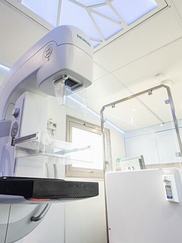 Mammografia. Mobilne laboratorium Geneva Trust. Mammografia. Mobilne laboratorium Geneva Trust.