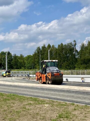 Na rondzie przy ul Kolejowej i Poniatowskiego trwa układanie pierwszej warstwy asfaltu3 Na rondzie przy ul Kolejowej i Poniatowskiego trwa układanie pierwszej warstwy asfaltu3