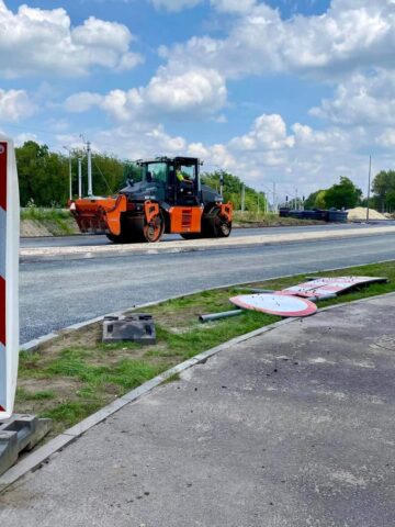 Na rondzie przy ul Kolejowej i Poniatowskiego trwa układanie pierwszej warstwy asfaltu5 Na rondzie przy ul Kolejowej i Poniatowskiego trwa układanie pierwszej warstwy asfaltu5