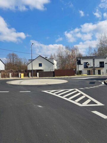 Sosnowiec-Ostrowy Górnicze. Rondo w miejscu skrzyżowania ulic Maczkowskiej i Armii Krajowej. 28 marca 2025 Sosnowiec-Ostrowy Górnicze. Rondo w miejscu skrzyżowania ulic Maczkowskiej i Armii Krajowej. 28 marca 2025