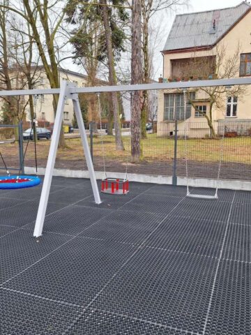 Sosnowiec-Pogoń. Nowy plac zabaw przy ulicy Szpaków. Luty 2025. Sosnowiec-Pogoń. Nowy plac zabaw przy ulicy Szpaków. Luty 2025.