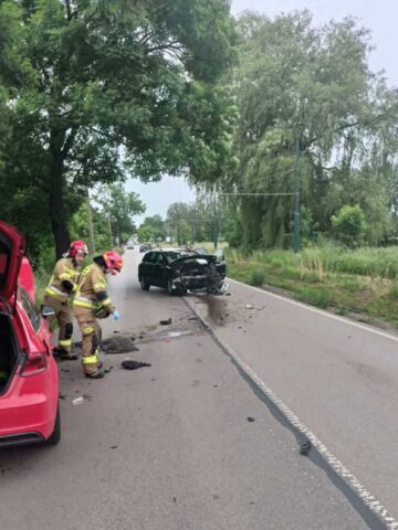 Sosnowiec-Porąbka. Ulica K.W.K. „Kazimierz-Juliusz”. Zderzenie czołowe. 10 czerwca 2025. Sosnowiec-Porąbka. Ulica K.W.K. „Kazimierz-Juliusz”. Zderzenie czołowe. 10 czerwca 2025.