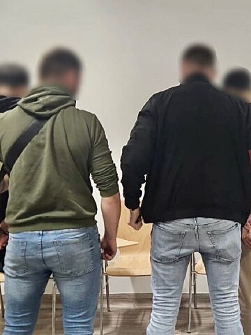 Sosnowiec. Zatrzymanie dwóch Uzbeków za pobicie Ukraińca w Sielcu przy ul. Harcerskiej. Maj 2025. Sosnowiec. Zatrzymanie dwóch Uzbeków za pobicie Ukraińca w Sielcu przy ul. Harcerskiej. Maj 2025.