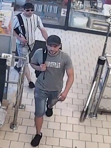 Sosnowiec-Środula. Sklep sieci «Stokrotka» przy ul. Bolesława Prusa. Podejrzewani o kradzież. 2 sierpnia 2025. Sosnowiec-Środula. Sklep sieci «Stokrotka» przy ul. Bolesława Prusa. Podejrzewani o kradzież. 2 sierpnia 2025.