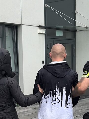 Sosnowiec. Ujęcie sprawcy rozboju z użyciem noża w rejonie dworca kolejowego Sosnowiec Główny. 9 lipca 2025. Sosnowiec. Ujęcie sprawcy rozboju z użyciem noża w rejonie dworca kolejowego Sosnowiec Główny. 9 lipca 2025.