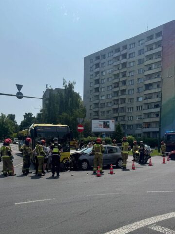 Sosnowiec. Wypadek autobusu i samochodów osobowych na wlocie ulicy Ignacego Mościckiego na ulicę 3 Maja. 5 czerwca 2025. Sosnowiec. Wypadek autobusu i samochodów osobowych na wlocie ulicy Ignacego Mościckiego na ulicę 3 Maja. 5 czerwca 2025.