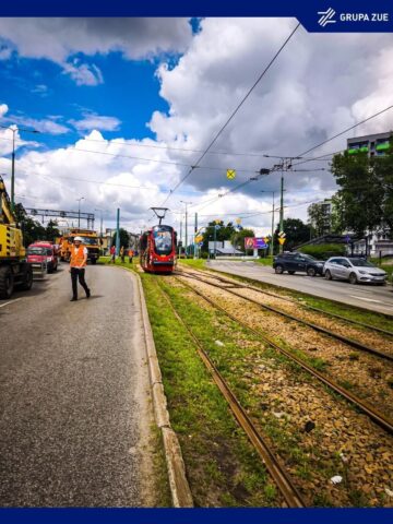 Sosnowiec. Wiadukt nad ulicą Józefa Piłsudskiego. Przejazd próbny tramwaju przed czasowym otwarciem przejazdu. 31 lipca 2025. Sosnowiec. Wiadukt nad ulicą Józefa Piłsudskiego. Przejazd próbny tramwaju przed czasowym otwarciem przejazdu. 31 lipca 2025.